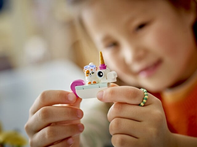 LEGOΓö¼┬½ Friends Unicorn & Flamingo Pool Party